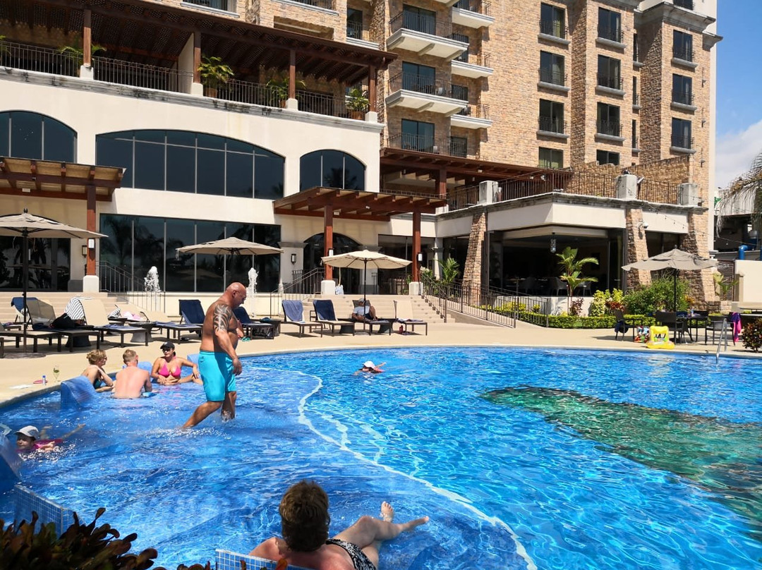 Crocs Resort & Casino主图