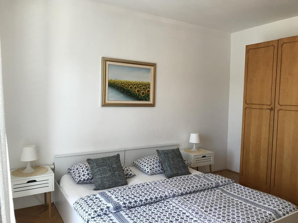 Apartments Lav主图