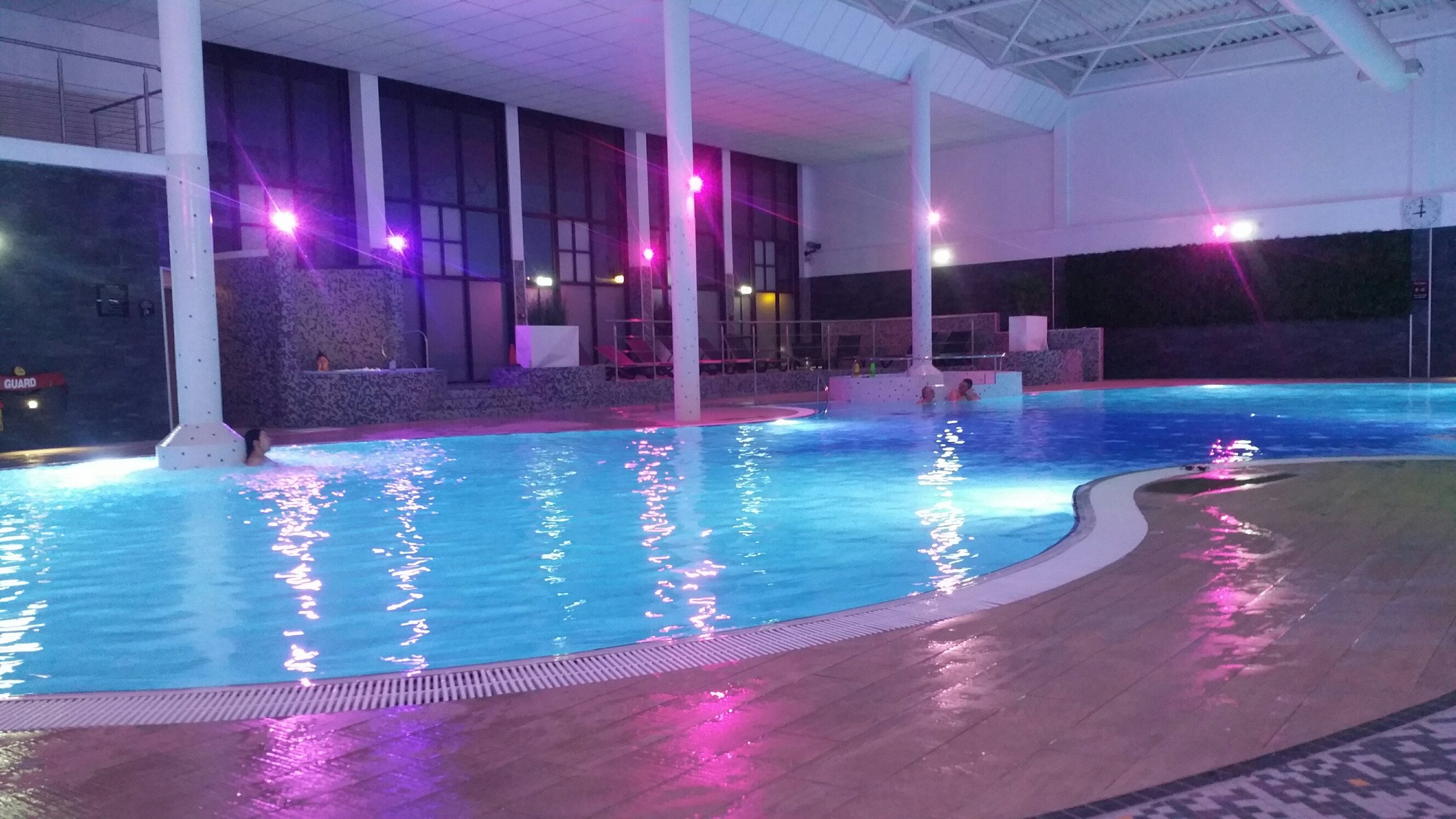 Village Hotel Nottingham-泳池