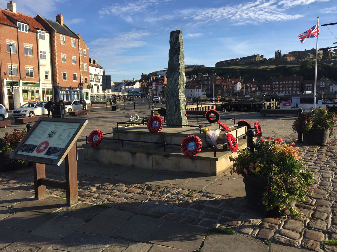 Whitby Town War Memorial景点图片