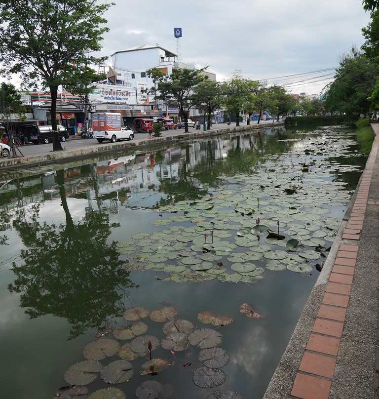 Bumrung Buri Market景点图片