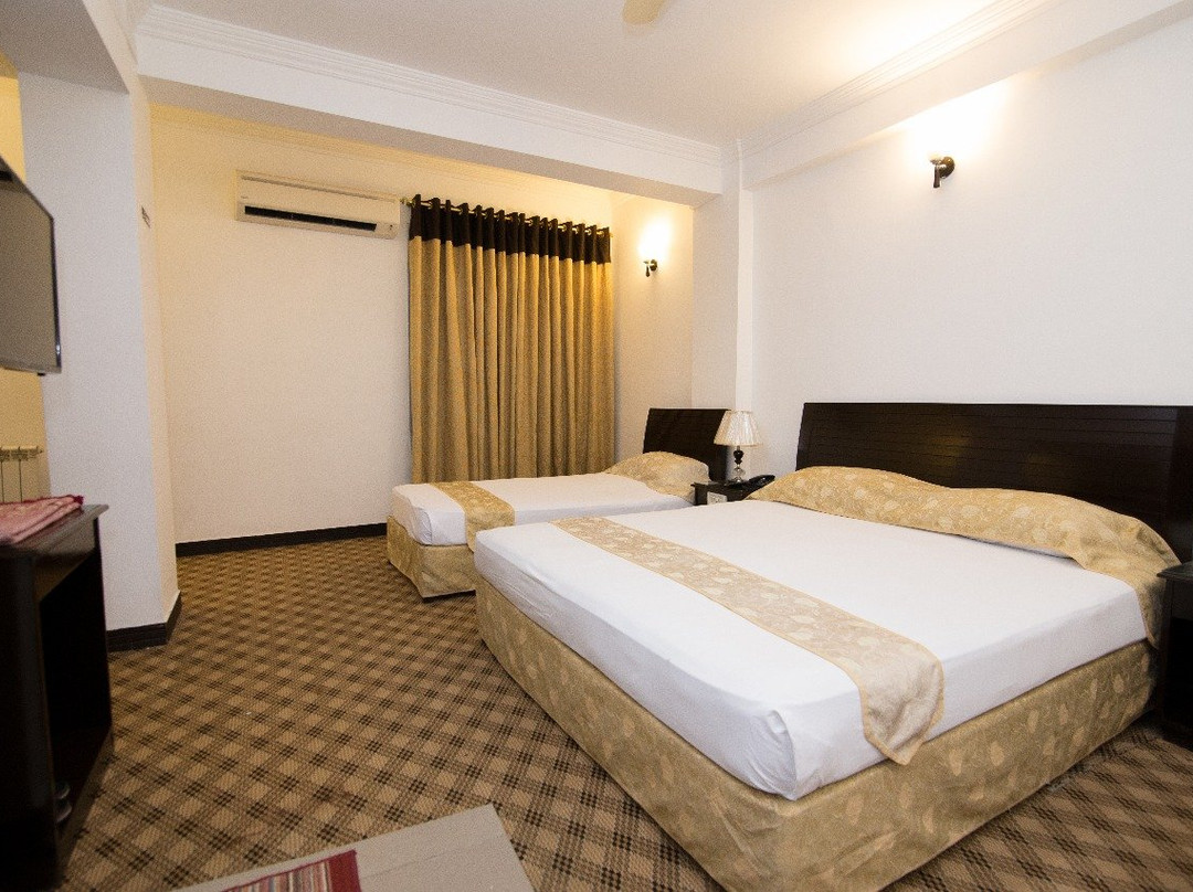 Grace Crown Hotel主图