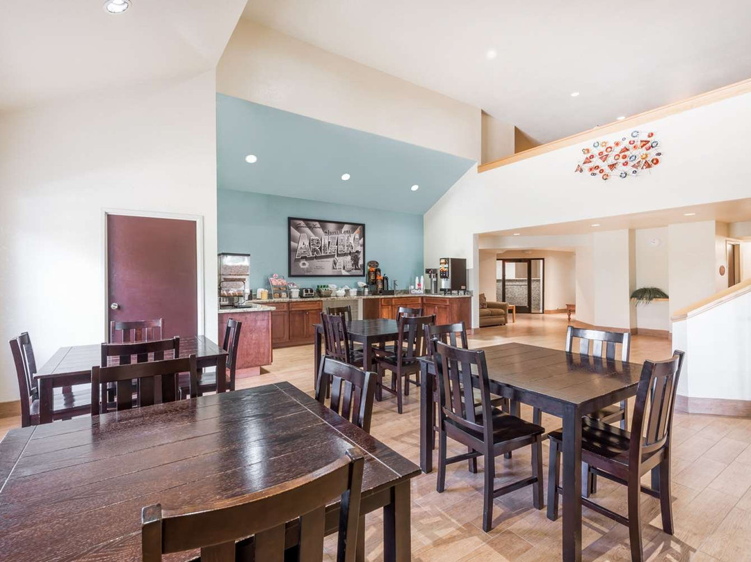 Super 8 by Wyndham Show Low主图