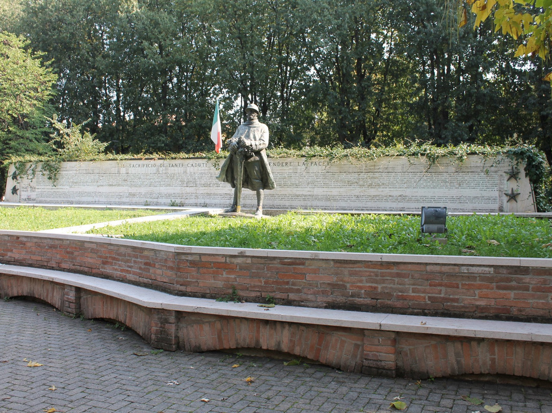 Monumento ai Caduti Della Prima e Della Seconda Guerra Mondiale景点图片