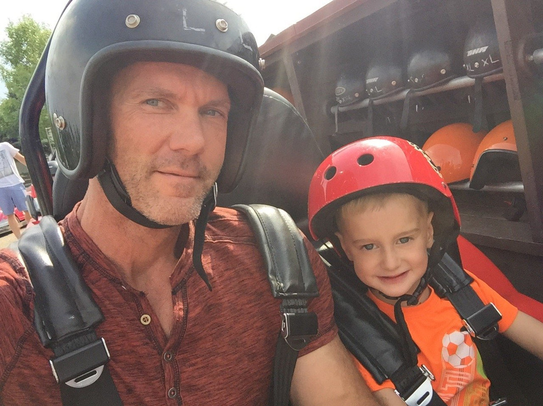 Lakeside Go-Karts & Mini-Golf-西尔万湖必去景点