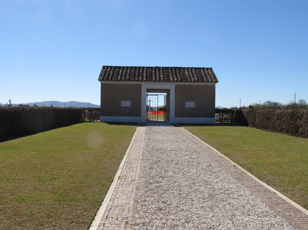 Faenza War Cemetery景点图片