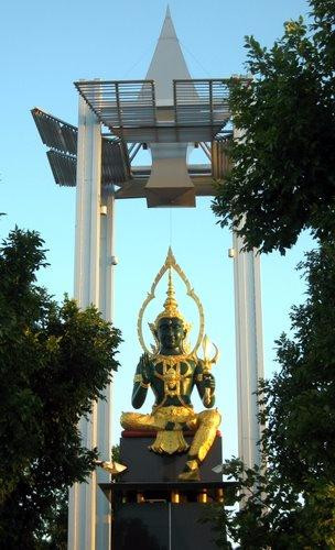 Indra Statue-因武里必去景点