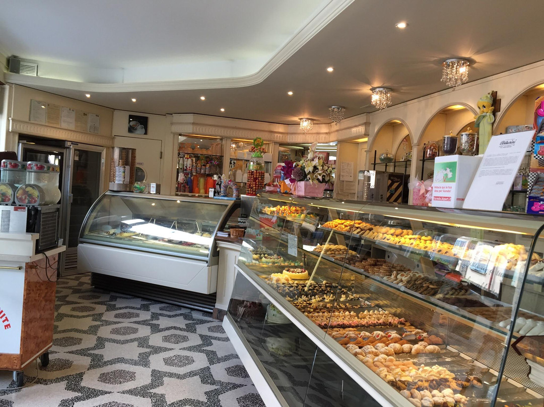 Varedo餐馆和美食-Pertusini