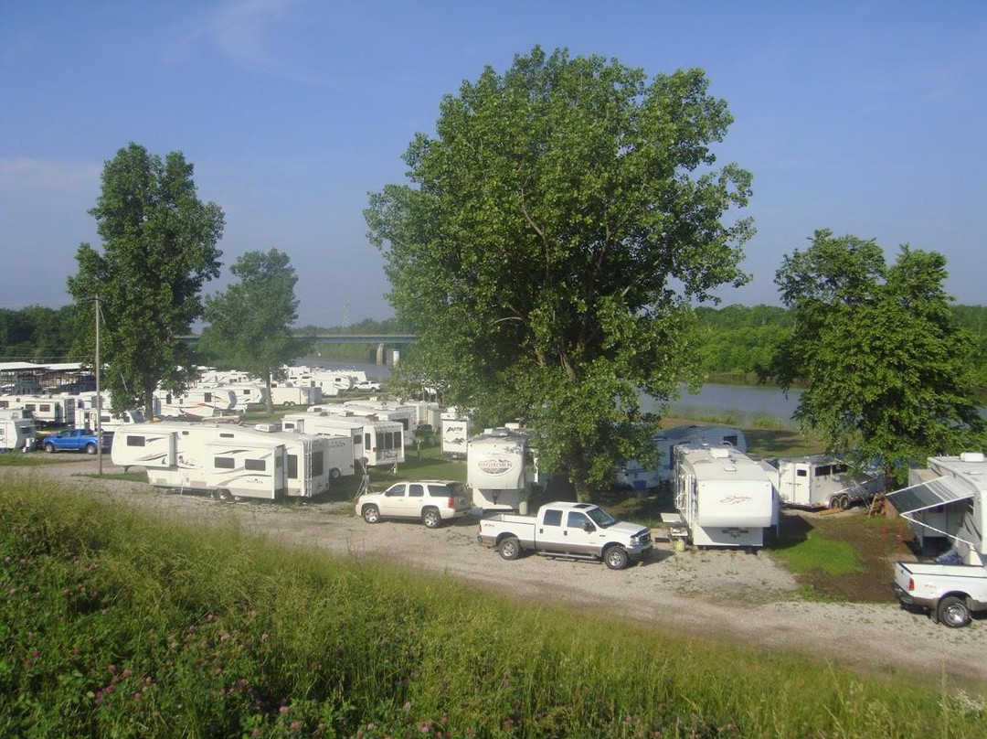 Kaskaskia Riverhouse Campground