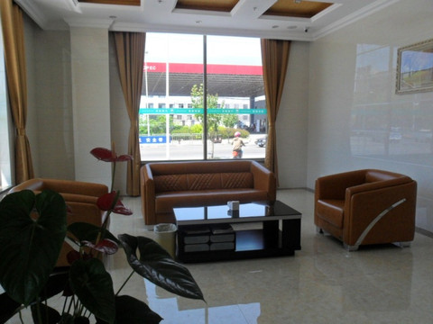 华锦之星酒店(青岛城市阳台景区西海岸汽车总站店)主图