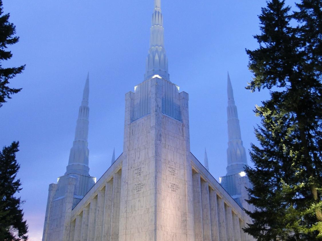 Portland Temple Visitors' Center-莱克奥斯韦戈必去景点