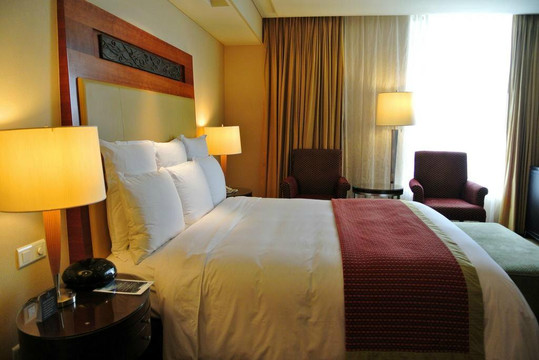 武汉光明万丽酒店主图