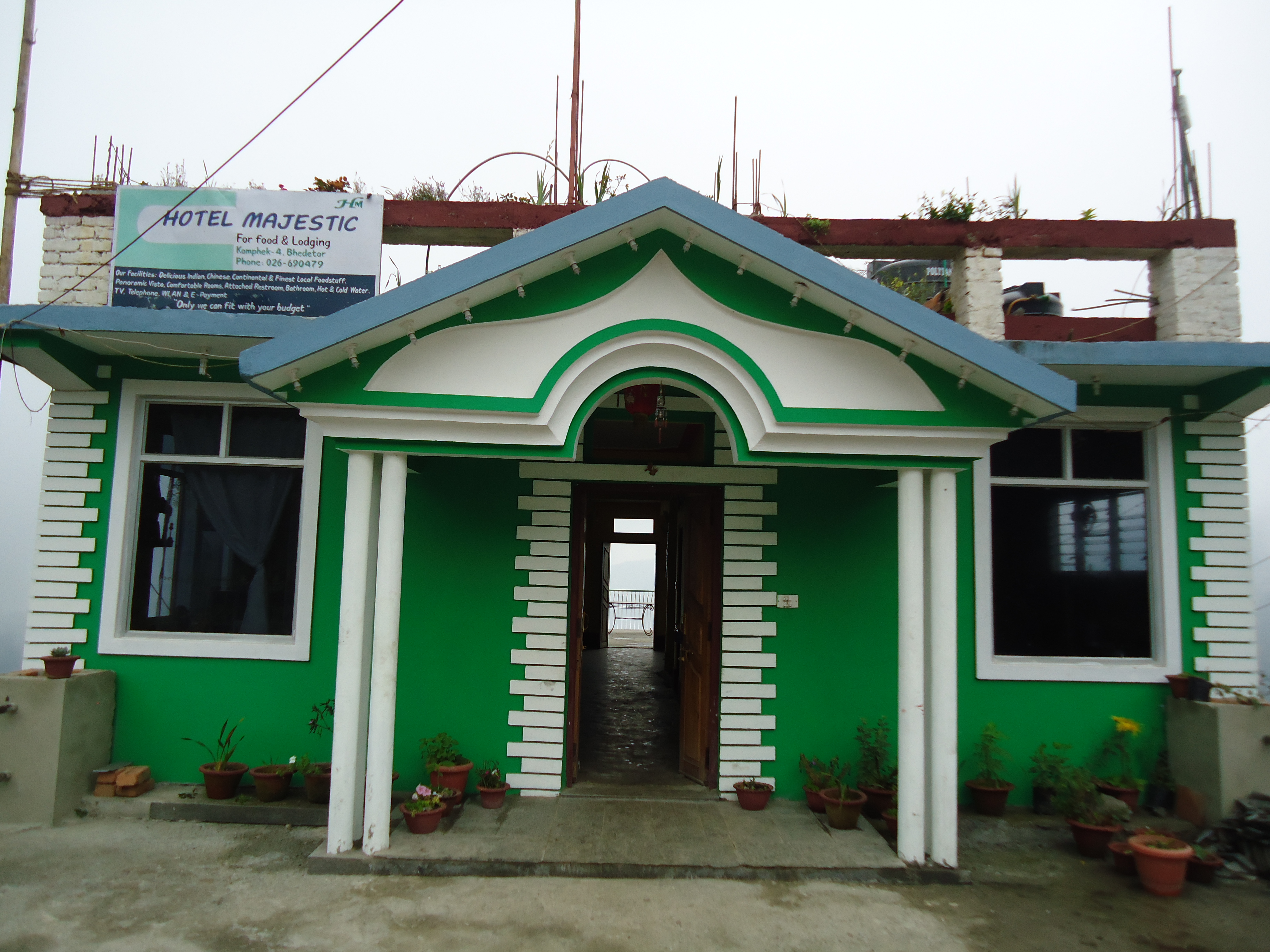 Hotel Majestic, Bhedetar-官方