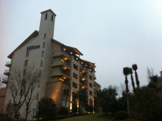 千岛湖滨江希尔顿酒店主图