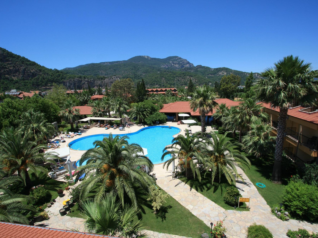 Hotel Holiday Calbis
