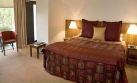 Aaron Lee Waterfront Apartments主图