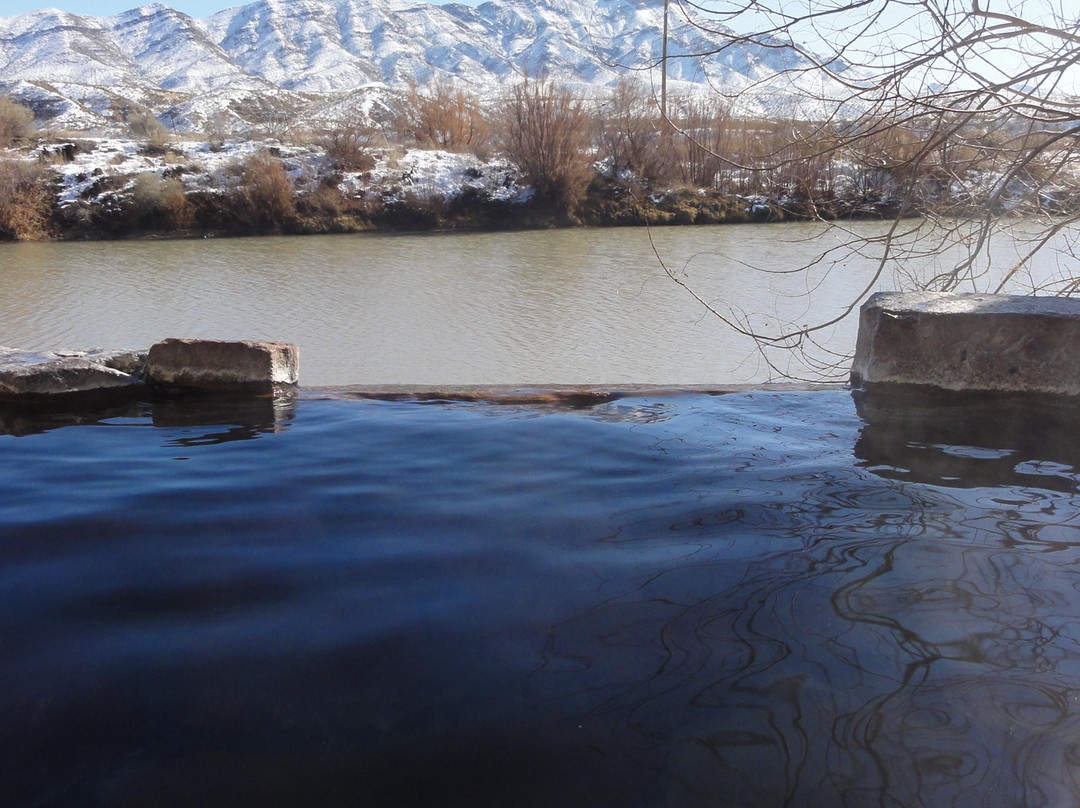Riverbend Hot Springs景点图片