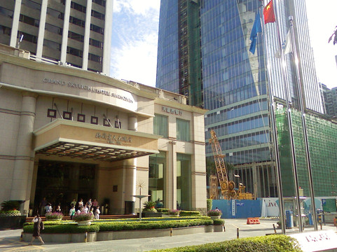 深圳中航城格兰云天大酒店主图