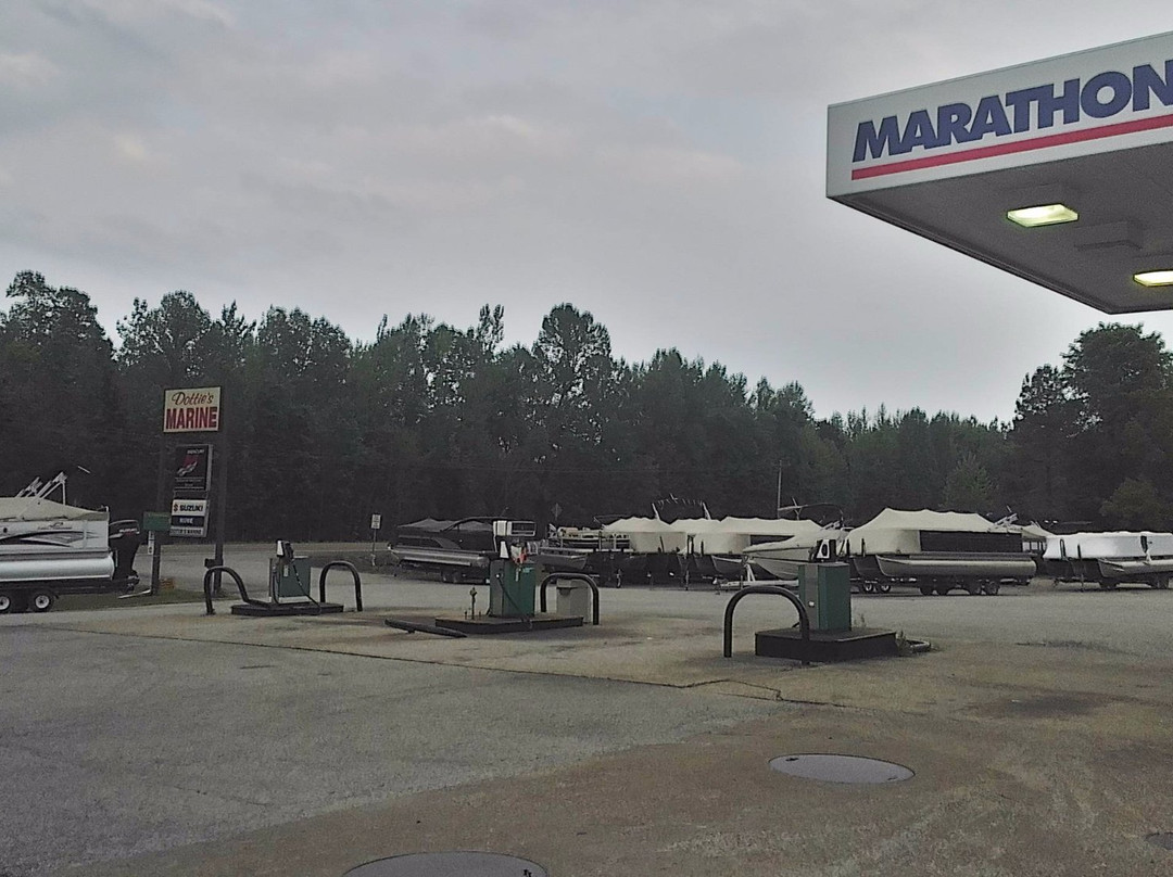 Holladay餐馆和美食-Dottie's Marine & Deli