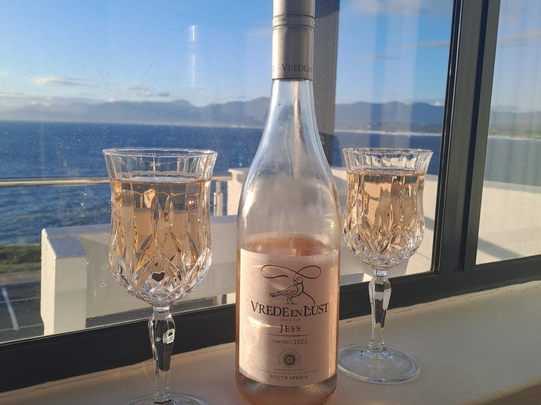 65onCliff Guest Lodge主图