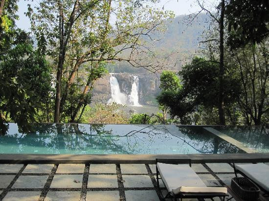 Athirappilly Waterfalls景点图片