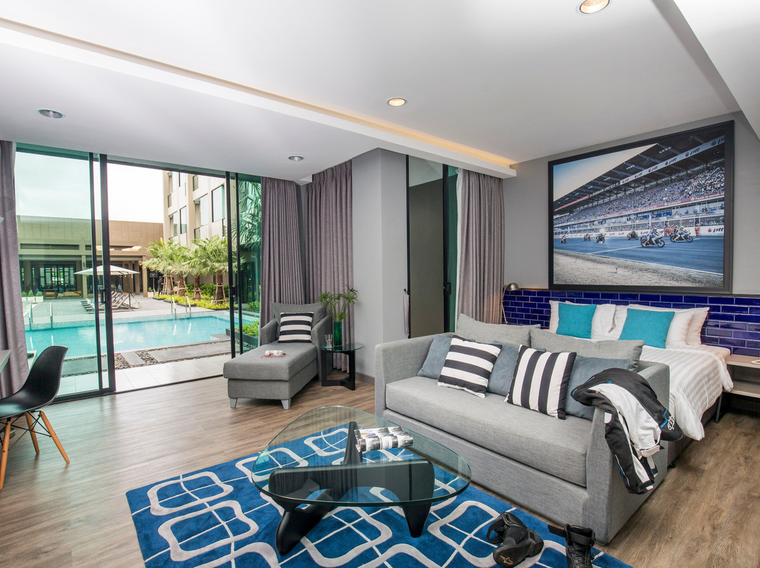 The Crystal Hotel Buriram主图