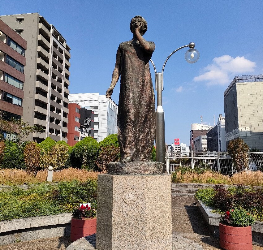 Calling the Moon Sculpture-Tsukiji必去景点