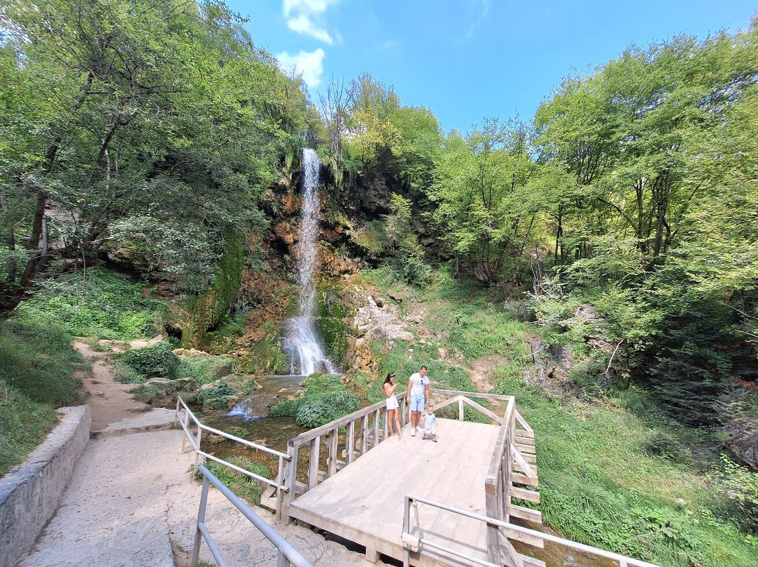 Gostilje Waterfall景点图片