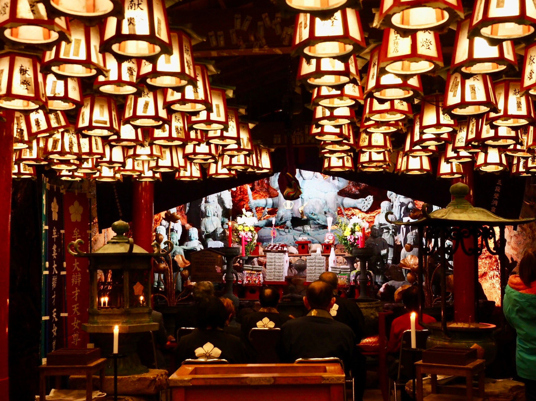 Sandanbeki Cave-白滨町必去景点