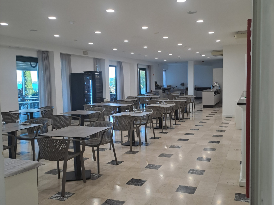 里瓦德尔索勒酒店主图