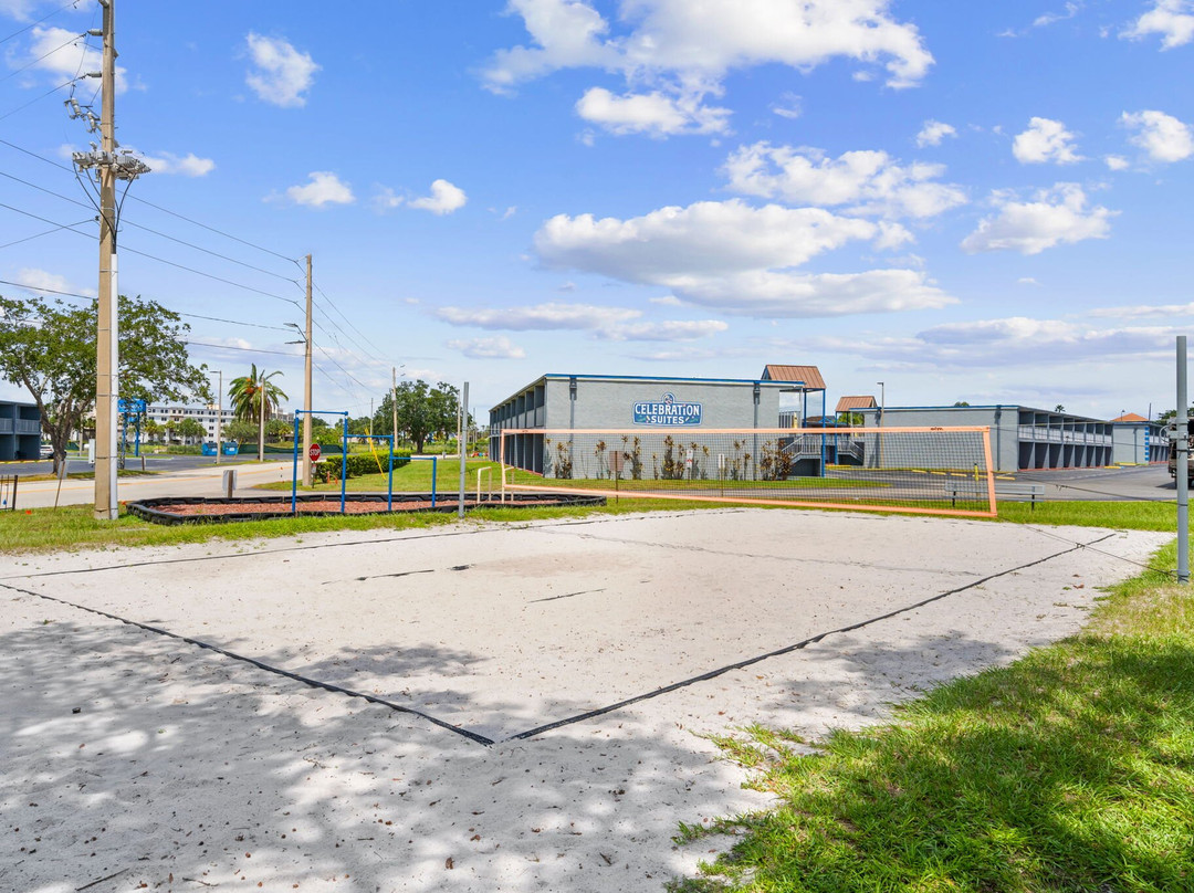 老城塞利布雷森套房酒店主图