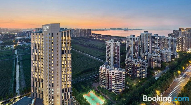 烟台金海岸希尔顿逸林酒店及套房主图