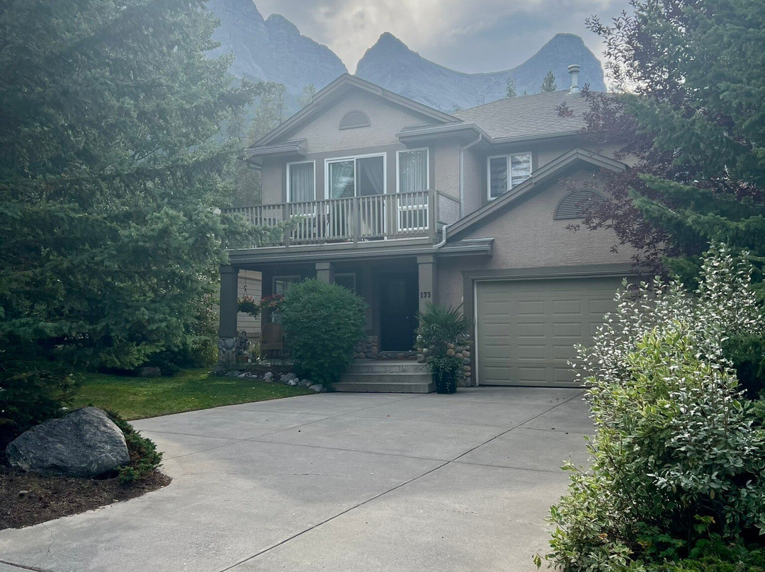 Off Our Rockies Bed and Breakfast主图