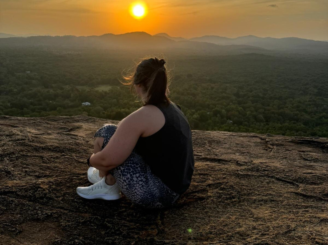 Pidurangala Royal Cave Temple-丹布拉必去景点