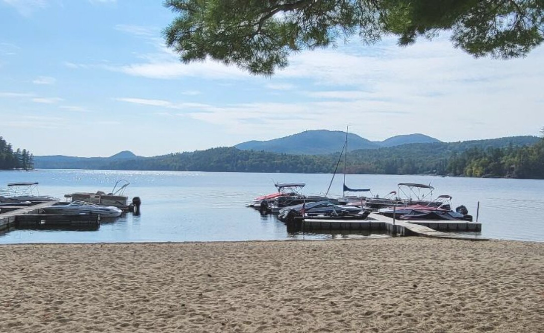 Schroon Lake Marina景点图片