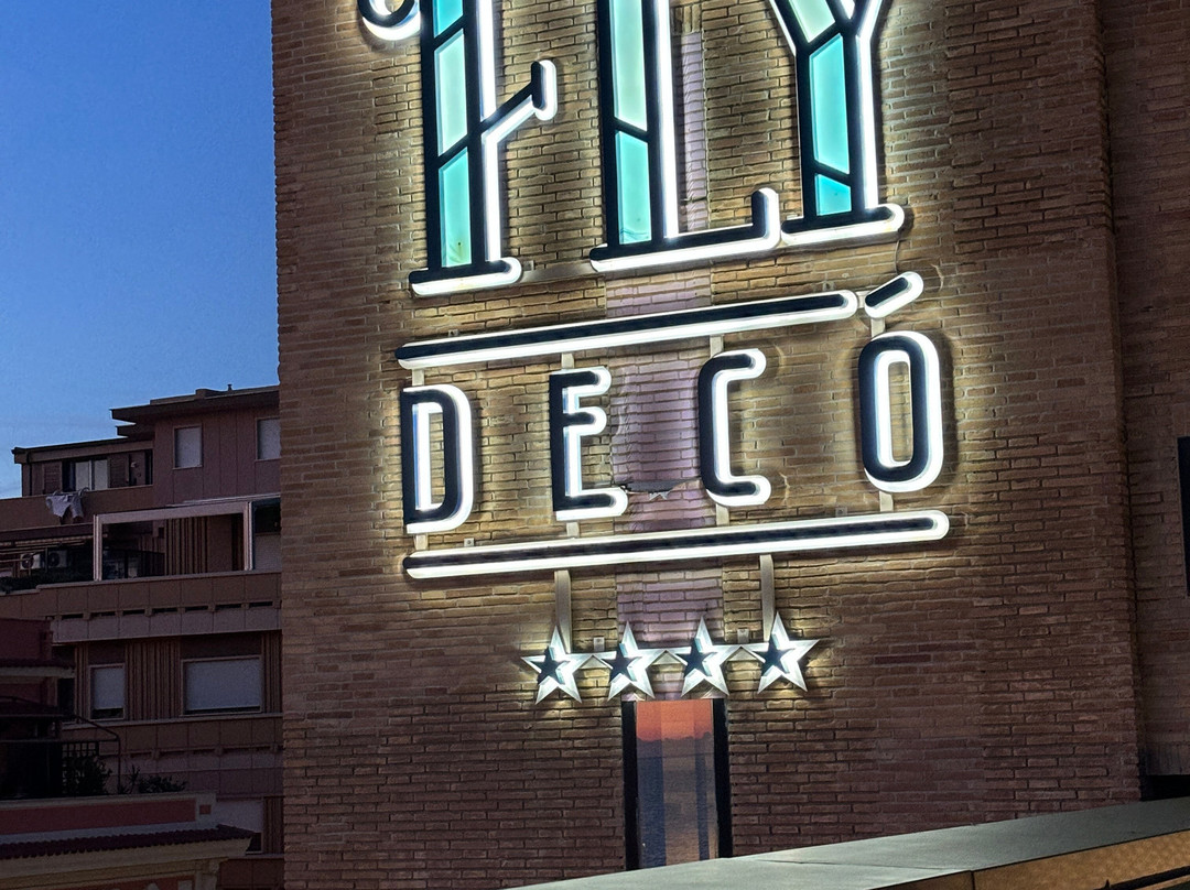 Fly Deco Hotel主图