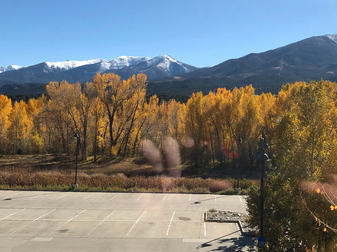 萨利达汉普顿旅馆&套房酒店主图