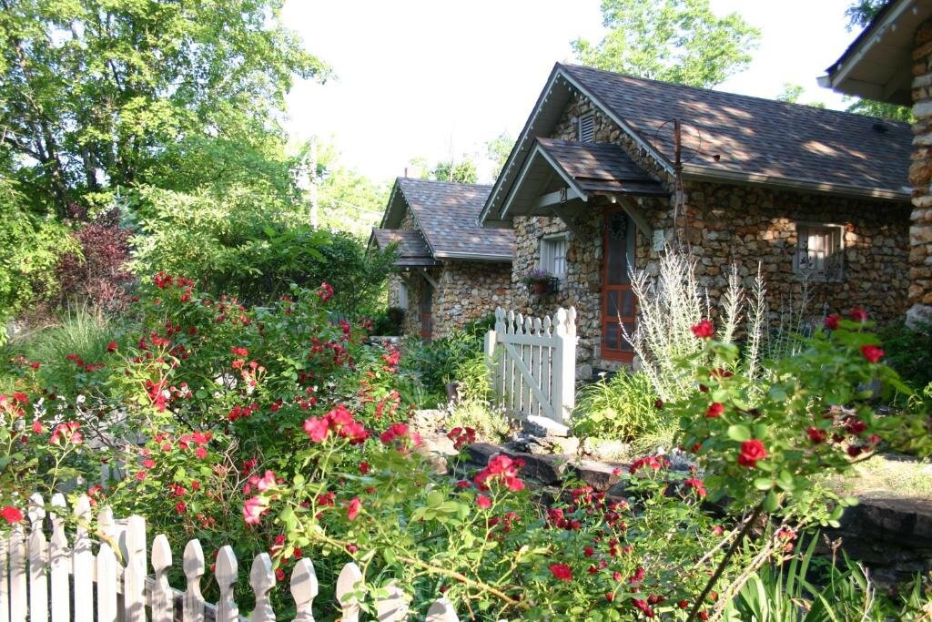 滚石小屋花园民宿