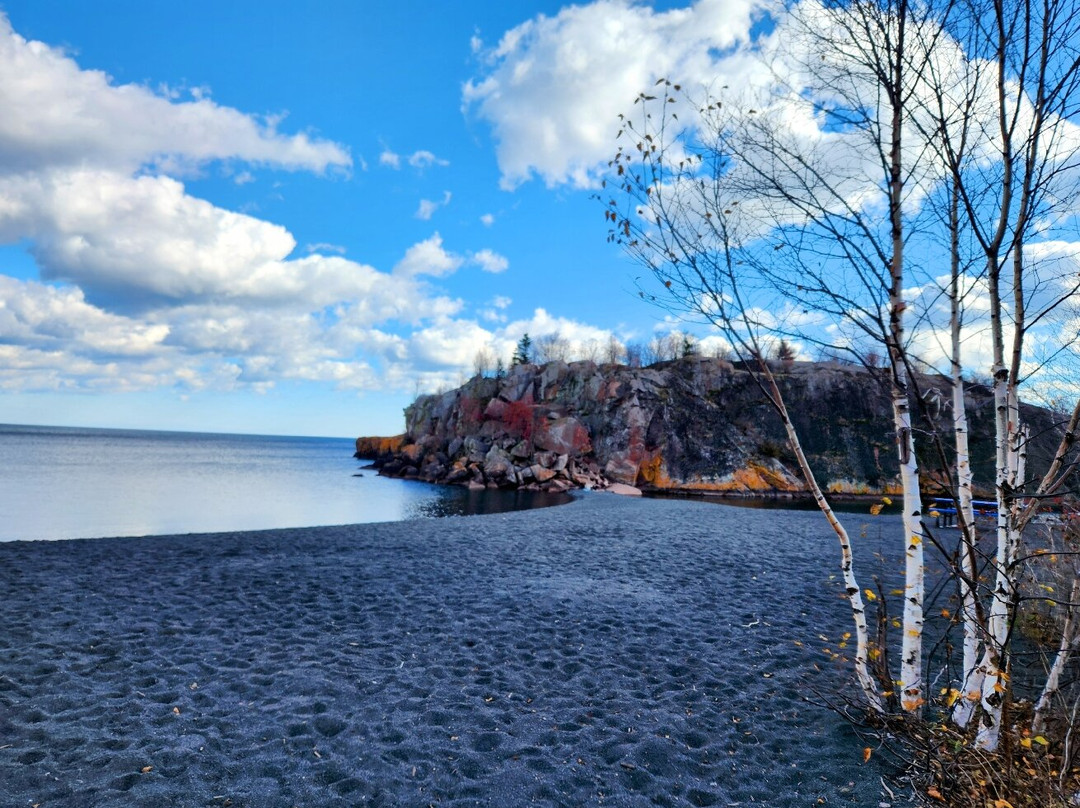 Black Beach-Silver Bay必去景点