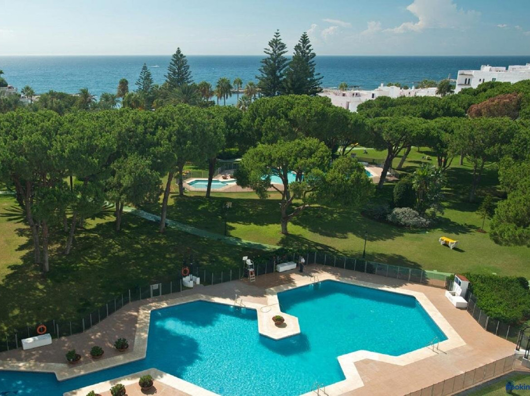 Beach Side Luxury Apartment in Puerto Banus - Club Playas del Duque