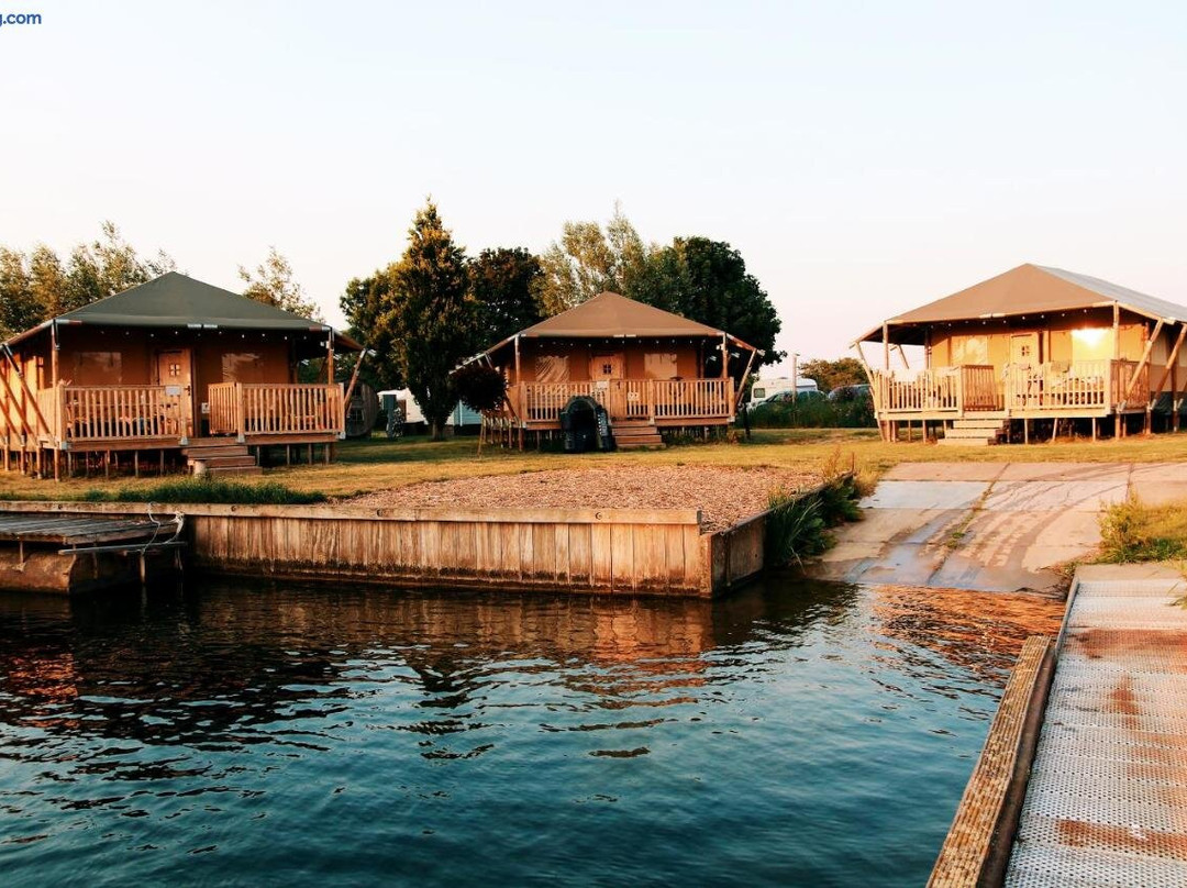 Luxury Lake Lodge