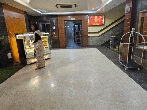 The Red Velvet Hotel Samarpan主图