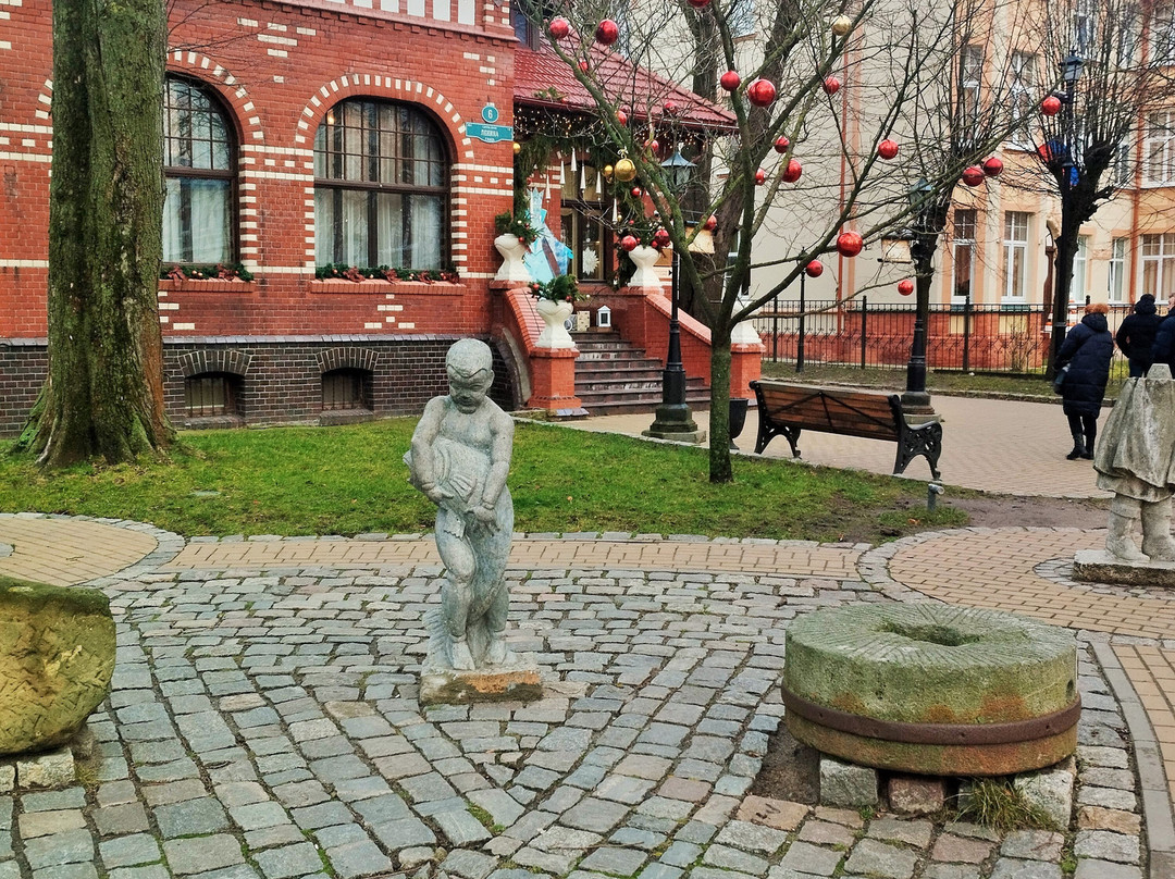 Sculpture Malchik s Ryboi景点图片