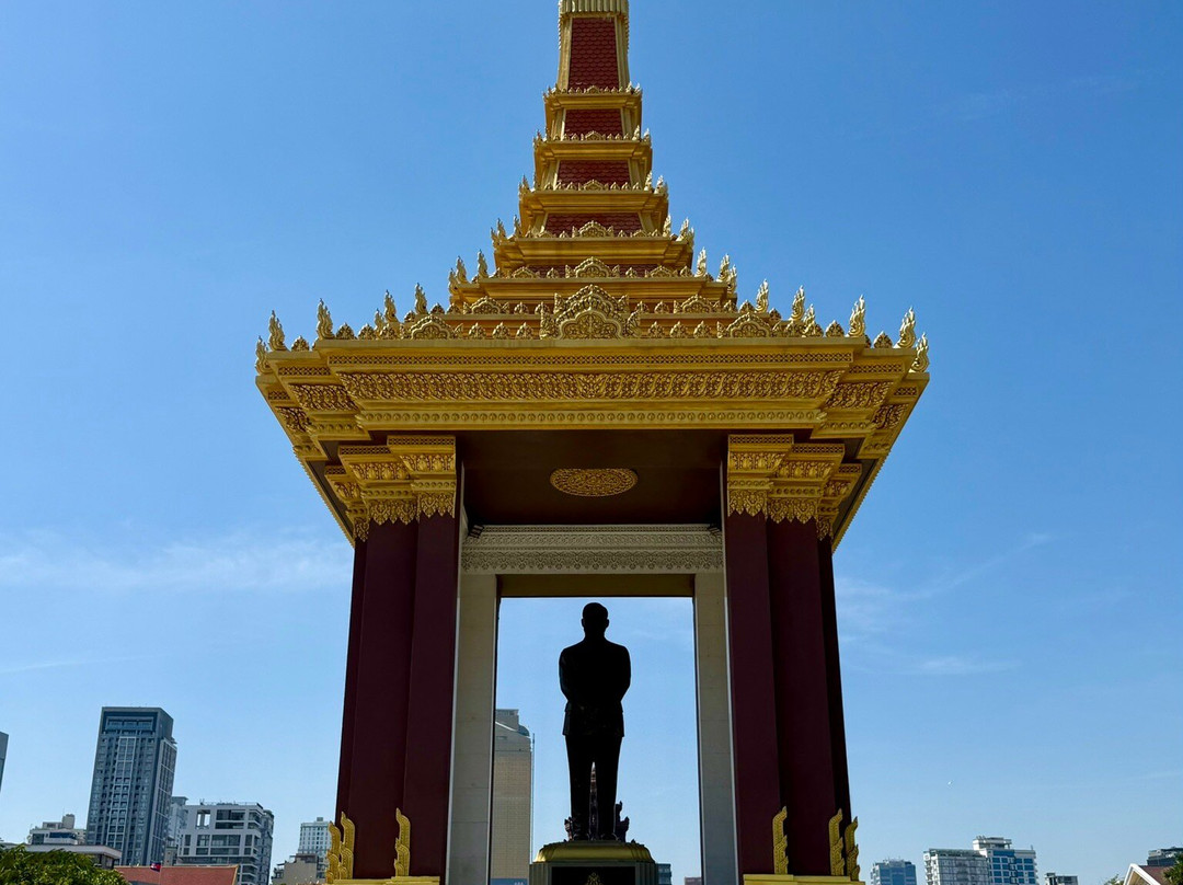 Statue of King Father Norodom Sihanouk-金边必去景点