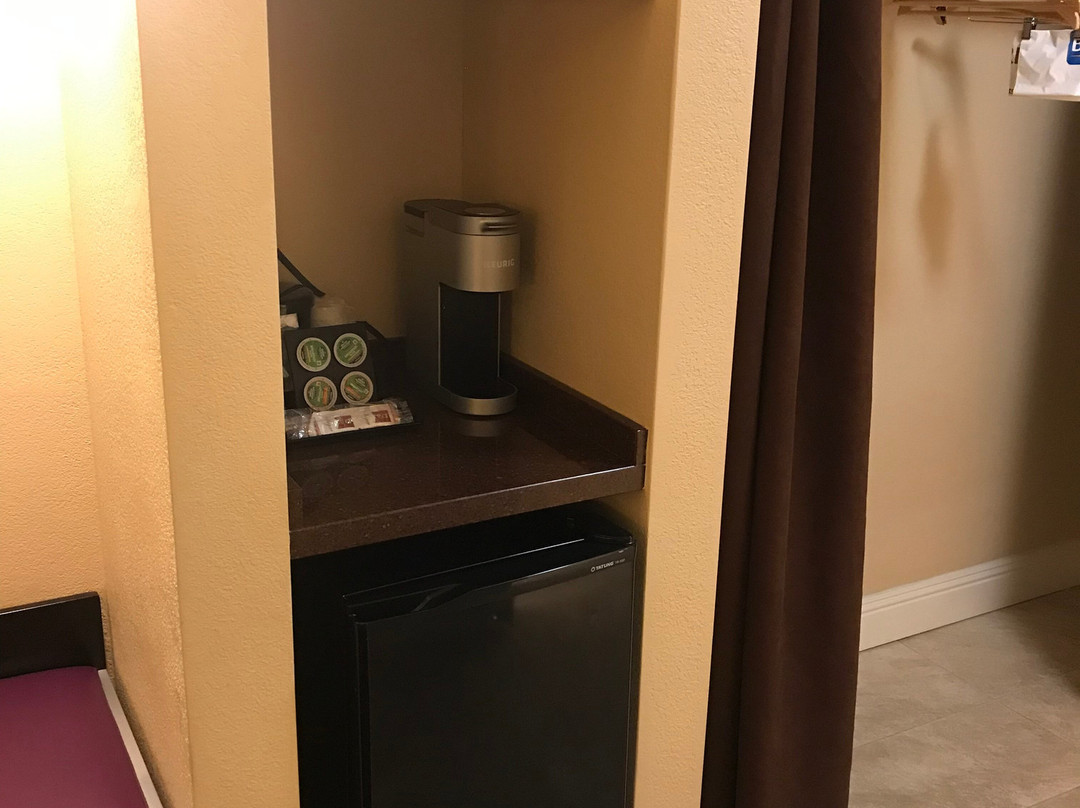 贝斯特韦斯特普拉斯机场广场酒店主图