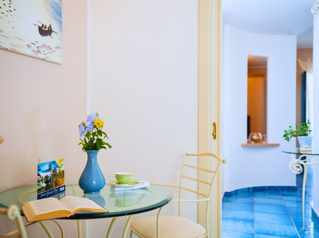 伊波密亚俱乐部酒店主图