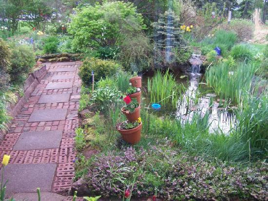 Beside The Trail Bed and Breakfast主图