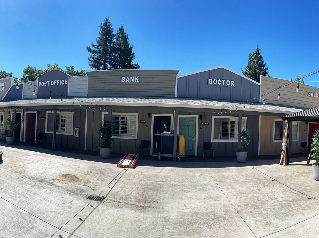 The Old West Inn主图