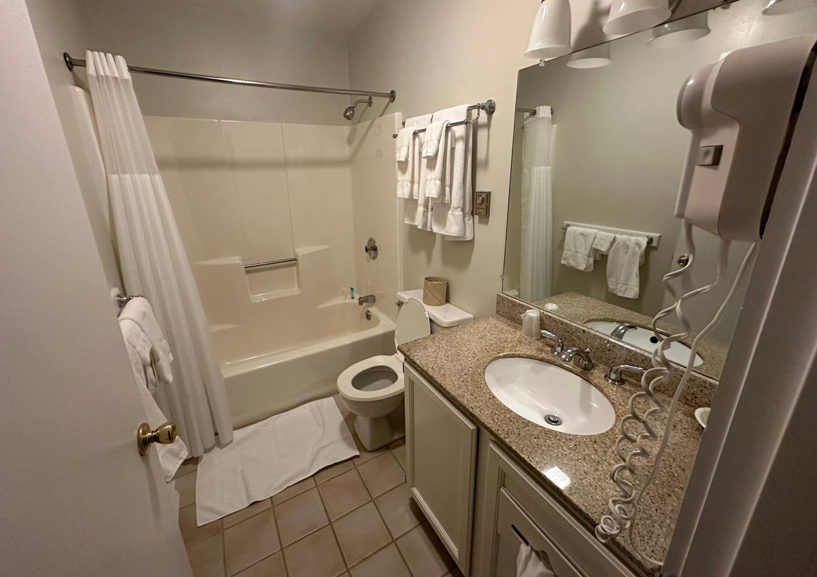 Cedar Crest Inn-浴室