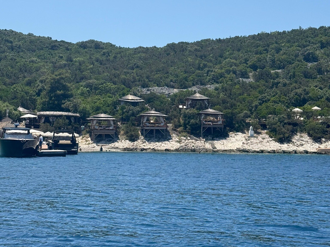 Deck & Cheers-米尼必去景点